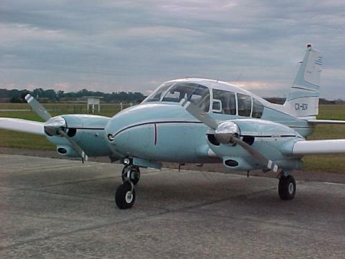5 aviones a la venta en Uruguay  en orden de - Imagen 1