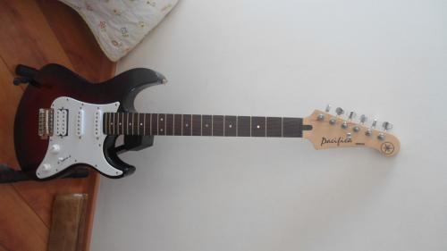 vendo guitarra yamaha pacifica  700 reales ca - Imagen 1