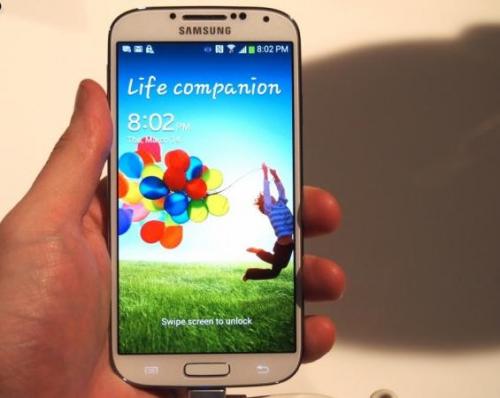 Samsung galaxy S4  O telefone celular é novo - Imagen 1